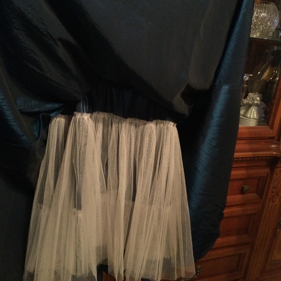 Beautiful Full Length Gown - Picture 6 of 10